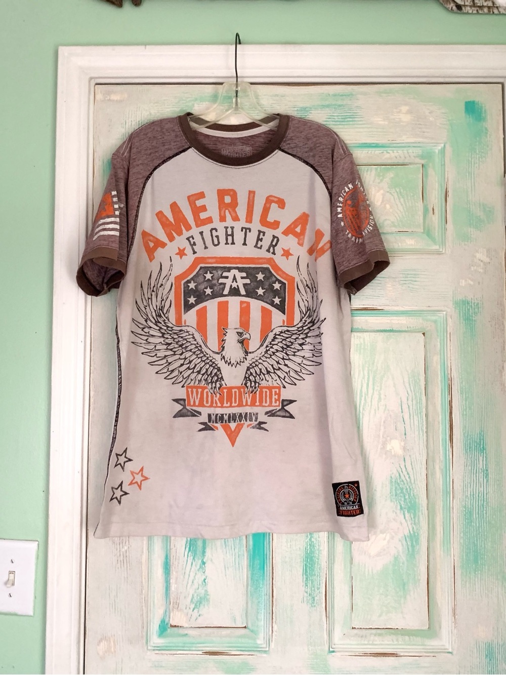 Men’s American Fighter Buckle Orange/Taupe Graphic T-Shirt XL
